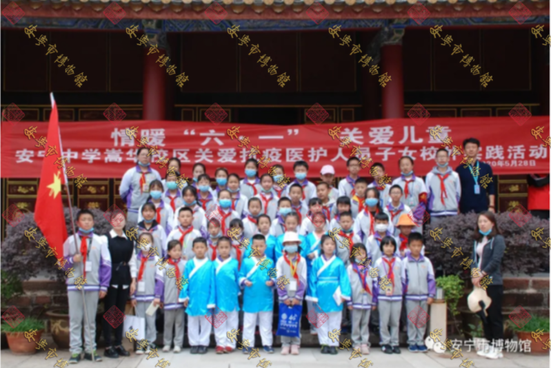 安宁中学嵩华校区师生走进市博物馆